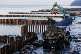 «Волноломы, землесос и подводный карьер»: как в Светлогорске будут намывать 70-метровый пляж