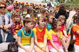 «Мороженое, мэр и концерт»: в Центральном парке Калининграда отметили День защиты детей (фото)