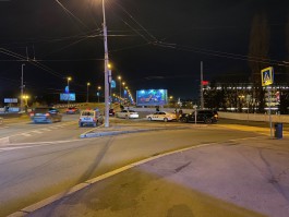 На повороте на эстакадный мост в Калининграде столкнулись четыре автомобиля