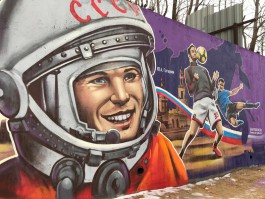 «Хотели сделать красиво»: подрядчик променада в Светлогорске пообещал учесть мнение жителей о граффити
