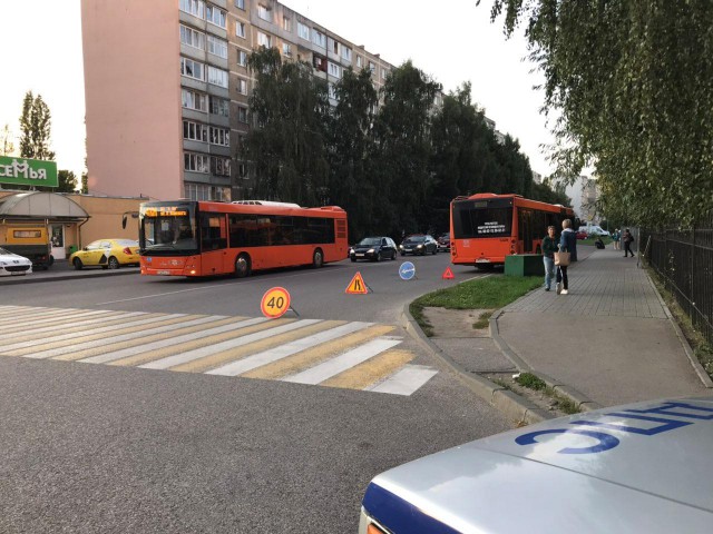 На улице Кошевого в Калининграде из-за резкого торможения автобуса пострадала пенсионерка