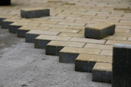 В Калининграде ищут подрядчика для ремонта тротуара на улице Яналова