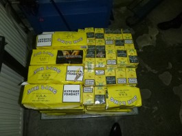 Литовец пытался ввезти в регион более тысячи пачек контрабандных сигарет (фото)