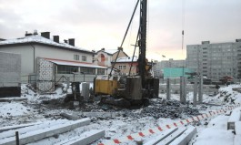 Строительство школы на Острове в Калининграде отстаёт на месяц из-за проблем с забивкой свай
