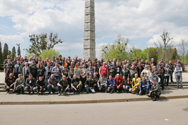 В Калининградской области открыли памятник воинам-мотоциклистам Красной армии 