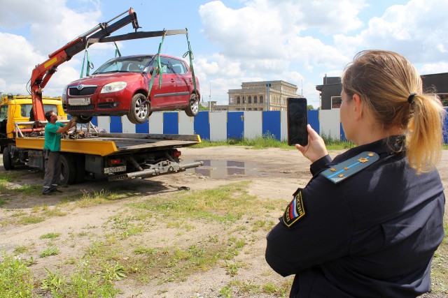 Напротив янтарной мануфактуры в Калининграде ликвидировали незаконную парковку и автопрокат