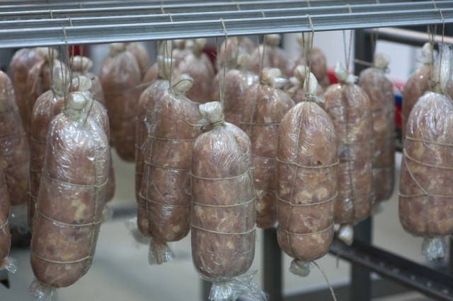 Власти ввели карантин по АЧС на крупном мясоперерабатывающем предприятии в Калининграде