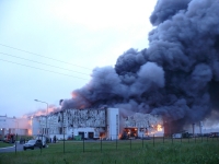 На улице Гагарина в Калининграде горит завод «Конкордия» (фото, видео)
