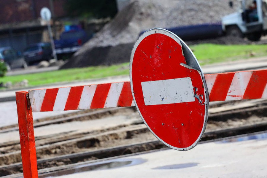 В районе Верхнего озера из-за ремонта закрывается движение транспорта