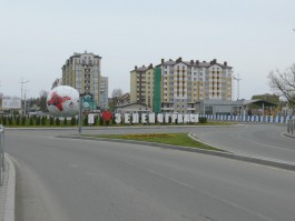 На въезде в Зеленоградск установили шестиметровый мяч «Красава» (фото)