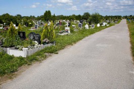 Прокуратура потребовала навести порядок на кладбище в Немане