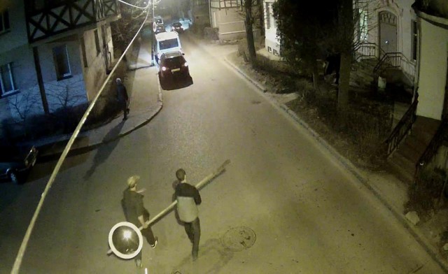 «Безопасный город» помог задержать похитителей дорожных зеркал в Зеленоградске