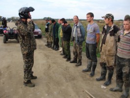 Полиция под руководством генерала задержала копателей янтаря под Зеленоградском