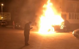 Ночью на Малой Лесной в Калининграде сгорел автомобиль