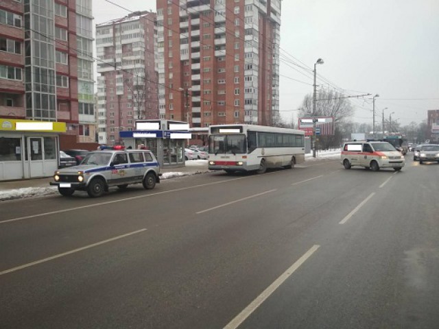В Калининграде пассажира автобуса зажало дверьми: мужчина в больнице