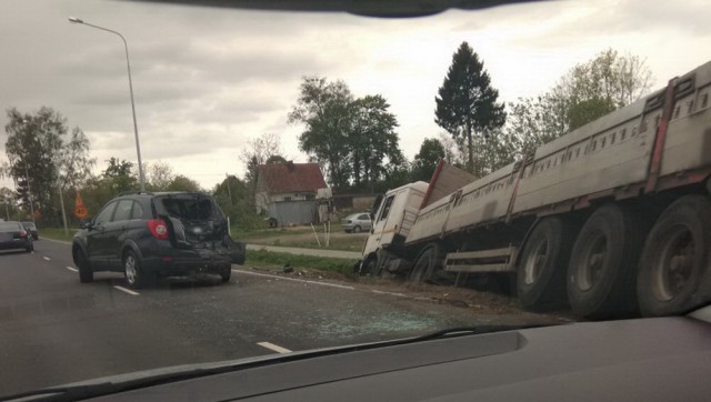 Очевидцы: В Переславском фура спровоцировала массовое ДТП