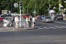 ГИБДД закрыла пешеходный переход на площади Победы в Калининграде