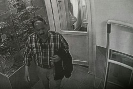 Полиция Калининграда разыскивает пенсионера, подозреваемого в карманных кражах (фото)