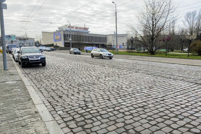 На Ленинском проспекте планируют убрать брусчатку и перенести трамвайные пути у Дома искусств