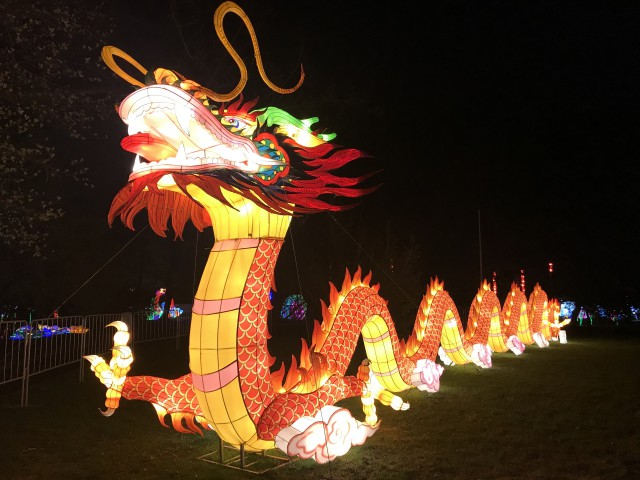 «Гигантские китайские фонари, ночь огня и пасхальный гастрономический фестиваль»: 6 способов провести выходные
