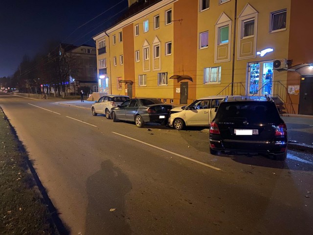 Пьяный водитель устроил массовое ДТП на проспекте Калинина: пострадали три человека