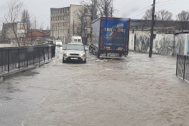 Уровень воды в Преголе превысил опасные значения, затопило несколько улиц (фото)