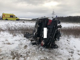 На трассе Черняховск — Калининград в BMW X5 взорвалось колесо, машина въехала в «Рено»