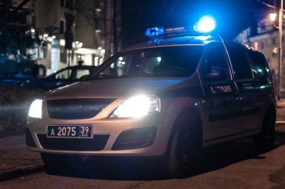 Возле автобусной остановки в Калининграде обнаружили труп мужчины