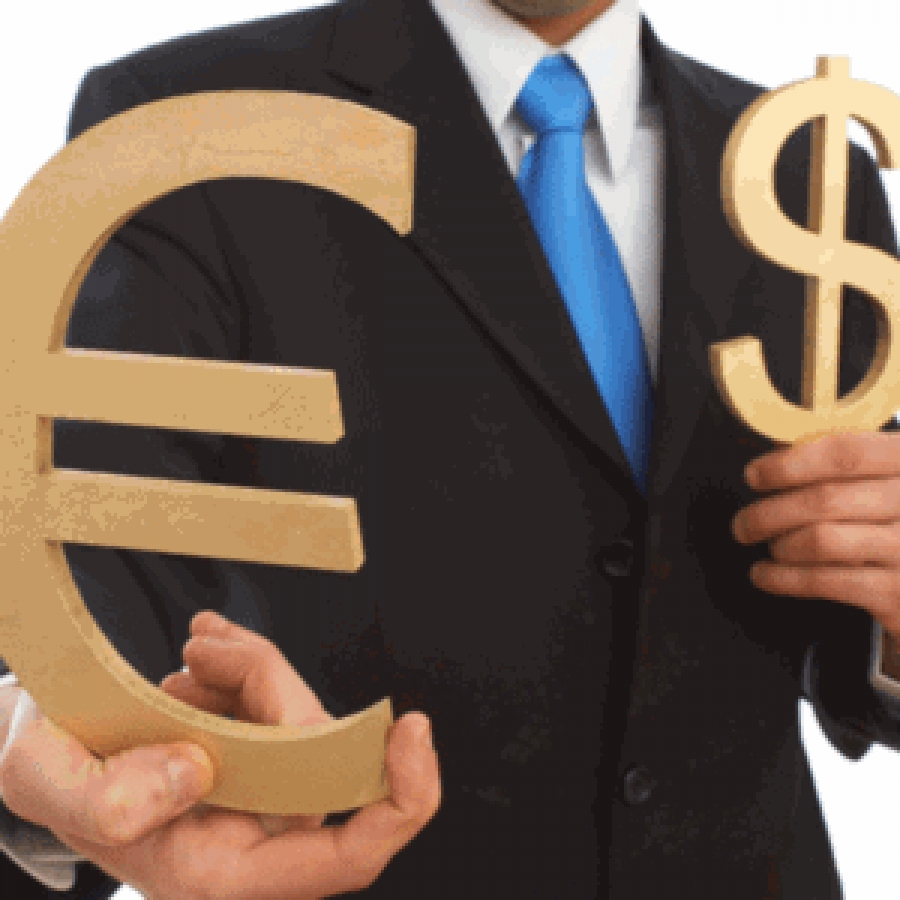 Доллар и евро начали неделю с небольшого понижения