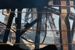 В Калининграде загорелись заброшенные цеха завода «Цепрусс» (фото)