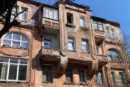 Фасад старинного дома в центре Советска украсят гравием (фото)