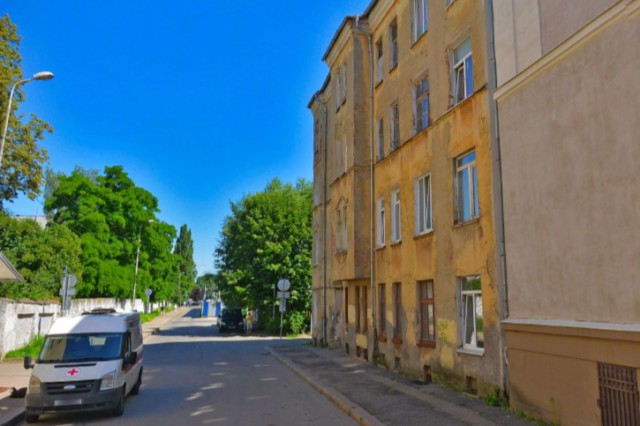 В Калининграде изымают для расселения жильё в аварийном доме рядом с областной больницей