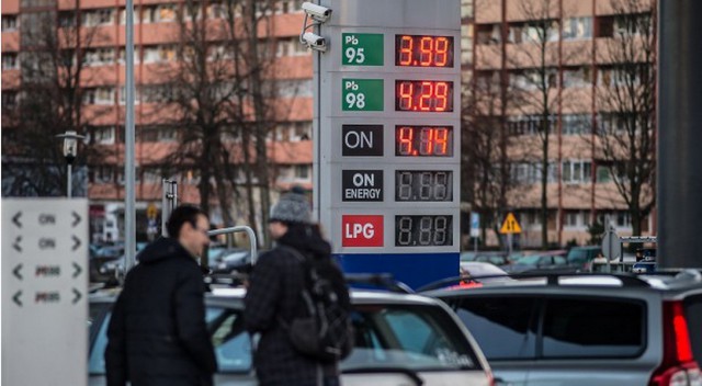 Цены на бензин в Польше опустились ниже четырёх злотых