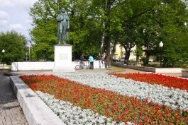 В Калининграде ищут подрядчика для обустройства подсветки памятника Шиллеру