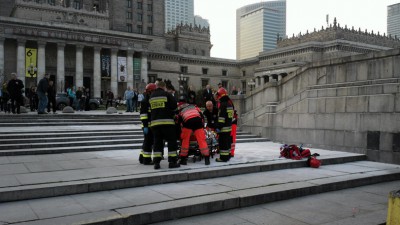 В Варшаве мужчина в знак протеста поджёг себя перед зданием Дворца культуры и науки