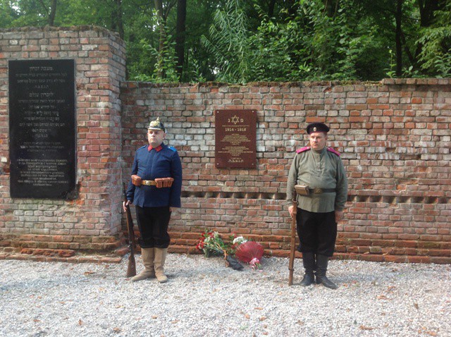 «Памяти павших»: в Калининграде установили мемориальную плиту на еврейском кладбище (фото)