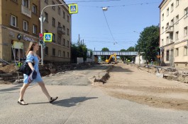 Первый слой асфальта на подъездах к мосту на улице Суворова уложат в конце июля