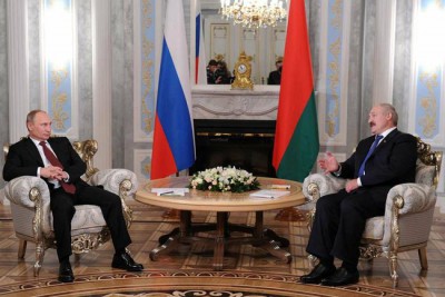 ТАСС: Путин может обсудить с Лукашенко вопрос транзита электроники из Калининграда