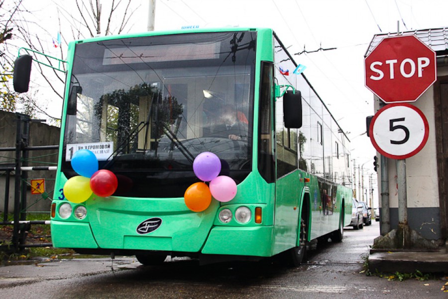«Надёжнее „кузнечика”»: в Калининграде вышел на линию первый троллейбус из Вологды (фото)
