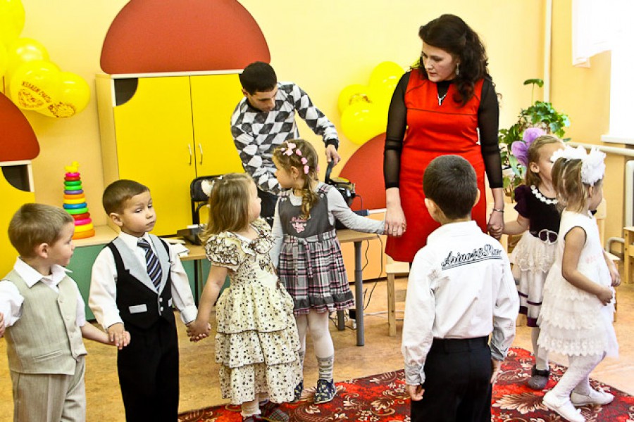 Медведев: Вопрос доступности детских садов не решили 90% регионов