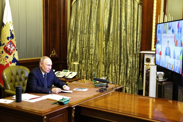 Путин — Алиханову: Нужно сделать всё, чтобы жизнь людей была стабильно налажена