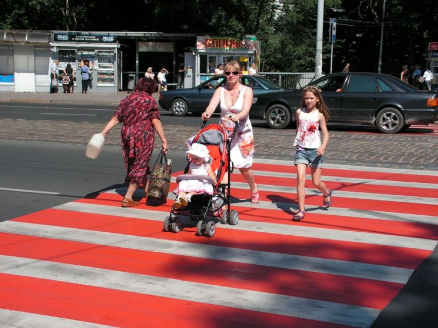 В Калининграде появится 20 красно-белых пешеходных переходов