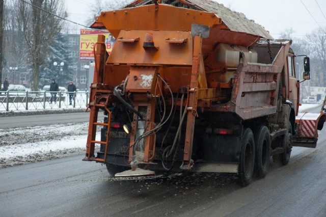 Мэрия: Ночью улицы Калининграда чистили 23 снегоуборочные машины