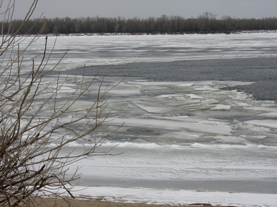 МЧС категорически запрещает жителям области выходить на лёд