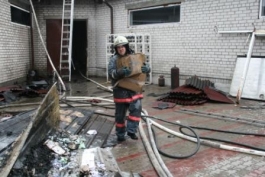 На мясокомбинате в Пионерском произошёл серьёзный пожар (фото)