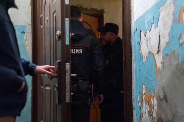В Калининграде СОБР штурмом взял квартиру наркосбытчиков (видео)