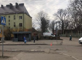 На улице Павлика Морозова в Калининграде женщина на «Ниссане» сбила пешехода и скрылась