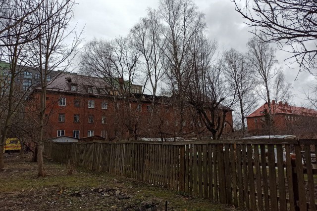 Жильцам горевшего дома на улице Артиллерийской предложили пожить в гостинице «Балтика»
