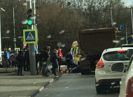 Очевидцы: В Калининграде на пешеходном переходе у автовокзала грузовик переехал женщину