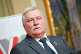 Валенса: Президент Польши должен подать в отставку
